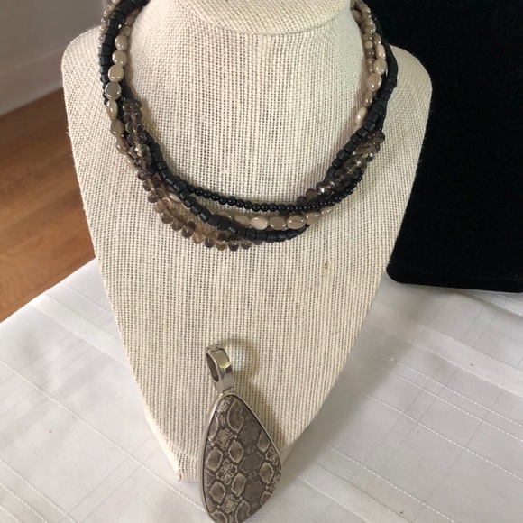 Rich & Famous by Premier Designs - Picture 4 of 7